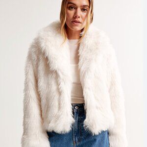 Abercrombie & Fitch White Faux Fur Coat – XL